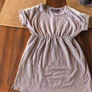 A Pea in the Pod maternity short sleeve top